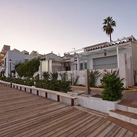 Palm Breeze Beachfront Appartement *